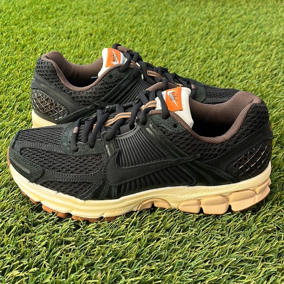 Nike Shoes - Nike Zoom Vomero 5 PRM